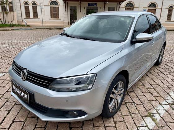 VOLKSWAGEN JETTA 2.0 COMFORTLINE FLEX 4P TIPTRONIC